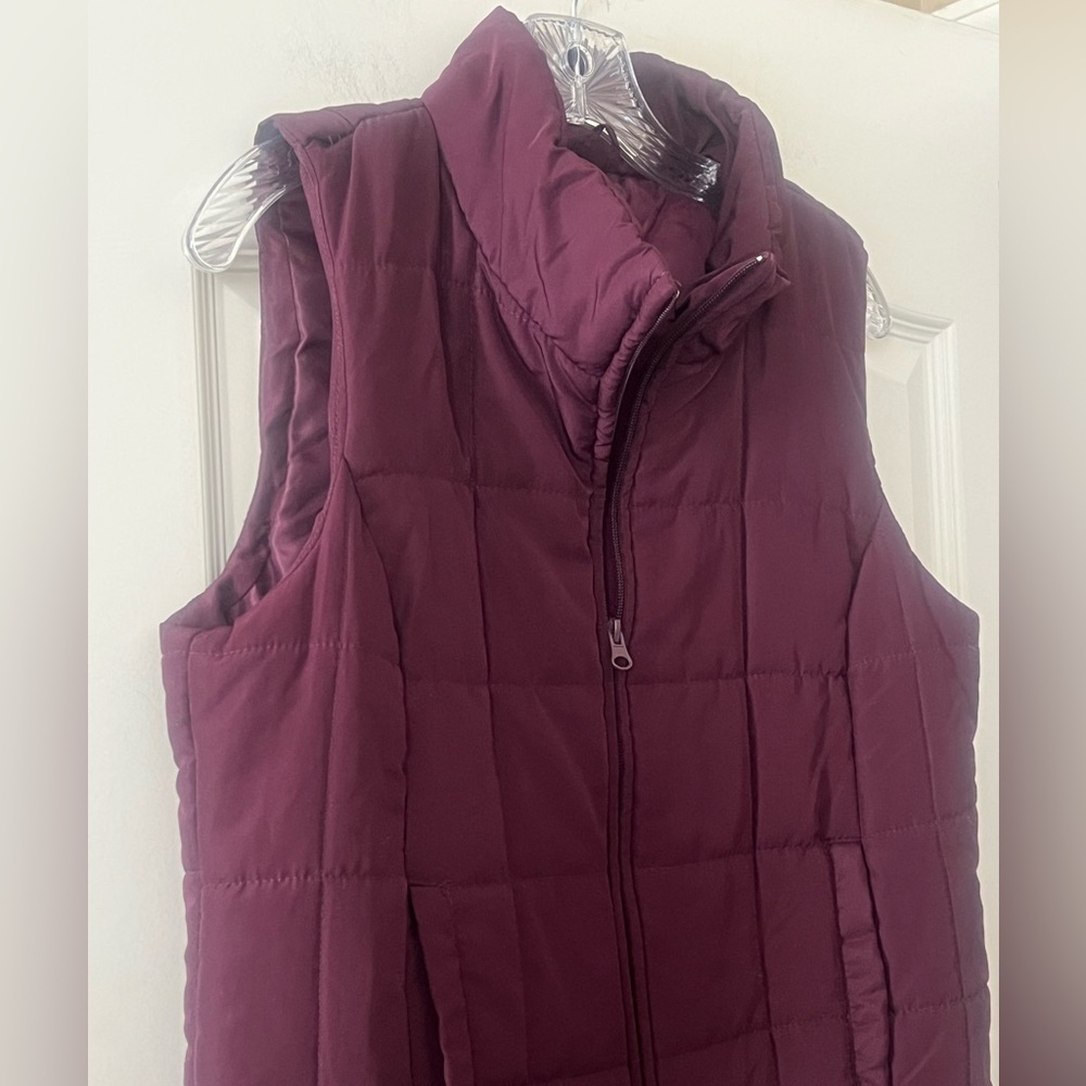 New York & Company Cranberry Quilted Vest Women’s Size Medium - Picture 9 of 15